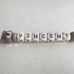 Pacifier holder with name - Lilla Björn - Taupe/ Cream