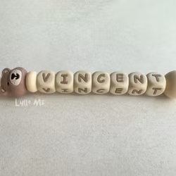 Pacifier holder with name - Lilla Björn - Créme / Wheat