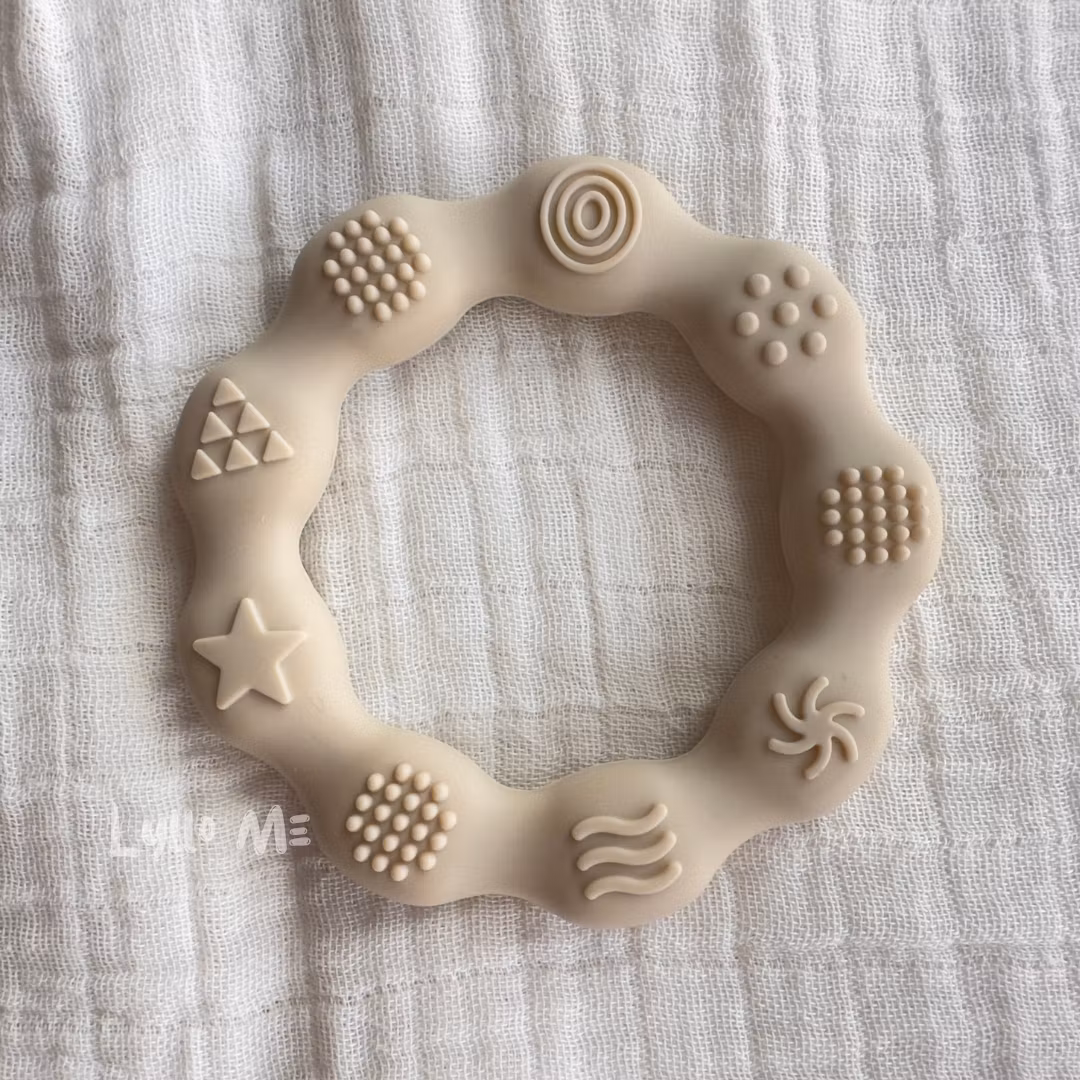 BITFIGUR I SILIKON - RING MED STRUKTUR  - CREAM