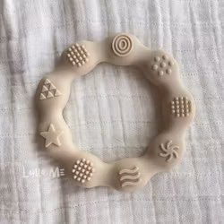 TEETHING FIGURE IN SILICONE - RING WITH STRUCTURE - CREAM