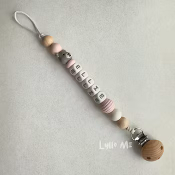 Napphållare med namn Lilla Björnen Taupe/Light Pink/Cream
