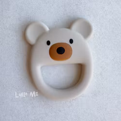 BITFIGUR I SILIKON - NALLE BJÖRN  MED STRUKTUR - LATTE