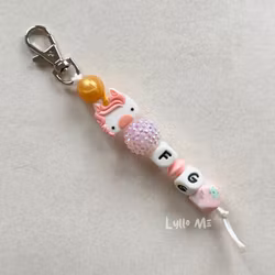 NYCKELRING TILL RYGGSÄCK/JACKA -UNICORN Peach Pink  med Initialer