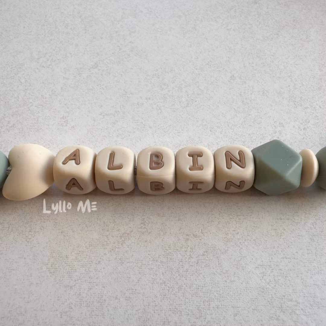 Pacifier holder with name HEART OLD GREEN /WHEAT