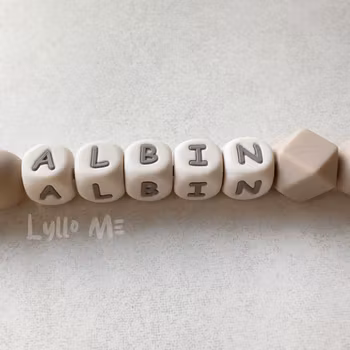 Napphållare med namn -Taupe/ Cream