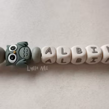 Napphållare med namn - OWL- LAUREL GREEN / CREAM