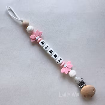 Napphållare med namn - HALF DAISY SOFT PINK - WHITE (max 5 bokstäver)