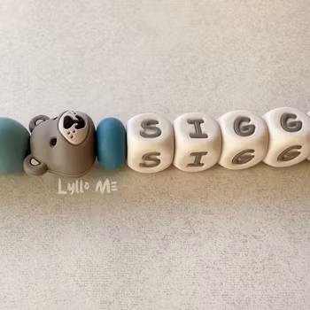 Napphållare med namn - Lilla Björn- Blue Grey/ Cream