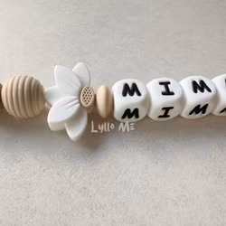 Pacifier holder with name - HALF DAISY WHITE - WHITE (max 5 letters)