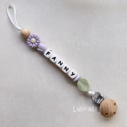 Pacifier holder with name DAISY Powder lilac / WHITE 1