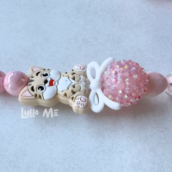 BADGEHÅLLARE KITTYCAT med bling ROSA (elastisk)