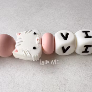 Napphållare med namn Cat White/ Light pink  / WHITE