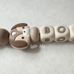 Napphållare med namn Dog Earth Brown / CREAM