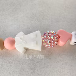 ID-KORT/ NYCKEL HÅLLARE med valfri text  med bling - DAISY CLIPS