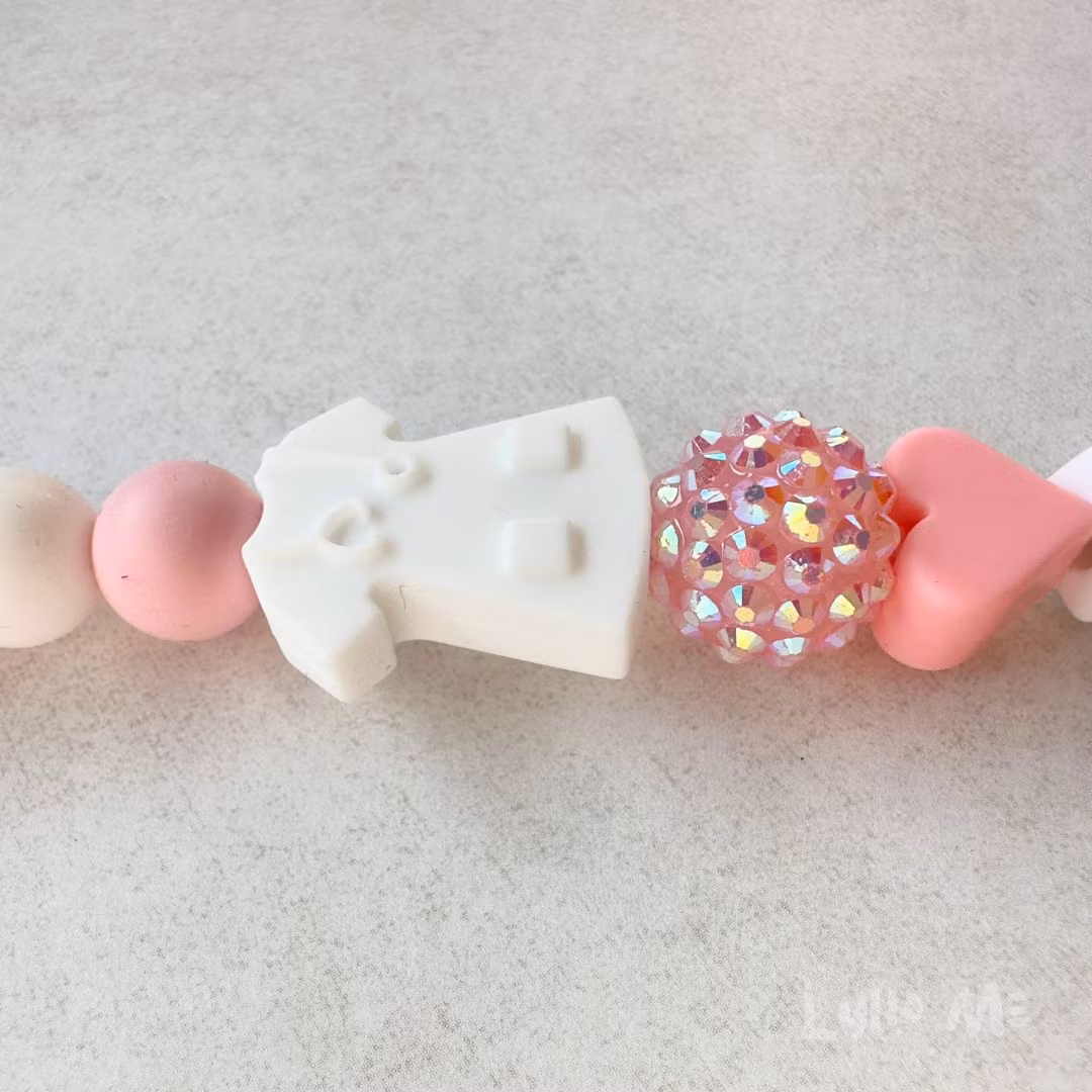 ID-KORT/ NYCKEL HÅLLARE med text Sjuksköterska med bling - DAISY CLIPS VIT