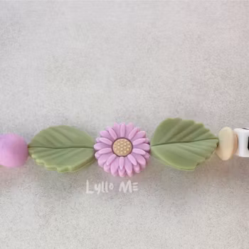 ID-KORT/ NYCKEL HÅLLARE med text Undersköterska med bling DAISY LIGHT PURPLE