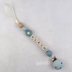 Napphållare med silikonclips och namn DAISY GREY BLUE  / CREAM