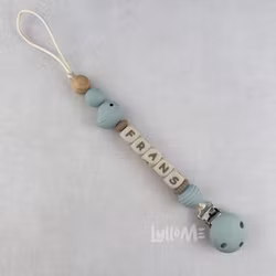 Napphållare med silikonclips och namn - LITTLE BIRD -light grey blue/ Cream