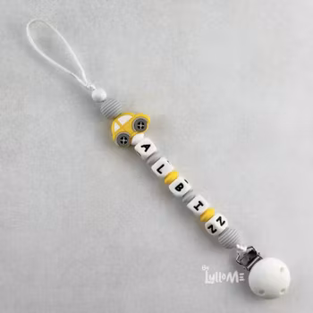 Napphållare med silikon clips med namn GUL BIL :) / WHITE (max 5 bokstäver)