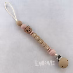 Napphållare med silikonclips och med namn – Björn Fawn brown-Light Old Pink  / OATMEAL