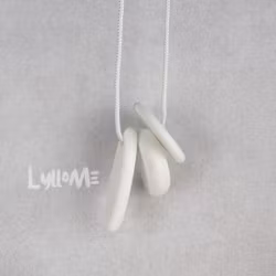 AMNINGSHALSBAND Silimama - Shapes -White Wash