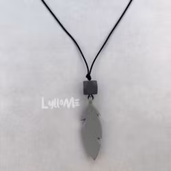 AMNINGSHALSBAND Silimama - Feather  Midnight Black and Grey