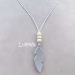AMNINGSHALSBAND Silimama - Feather  Ice Blue & Coconut