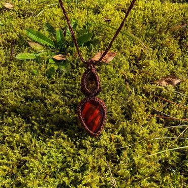 Själskraft: Halsband med Rökkvarts och Röd Jaspis