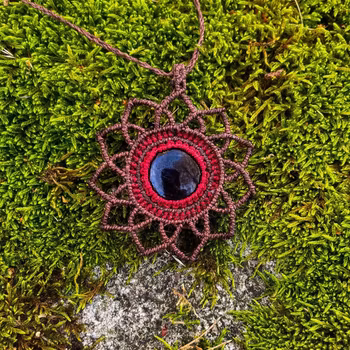 Mandalahalsband: rodolitgranat