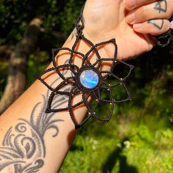Lunaria - Halsband med Regnbågsmånsten