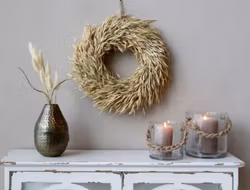 Blomsterkrans av strån