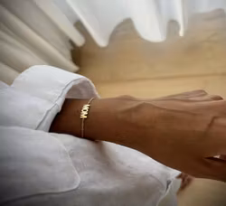 MOM armband i guld