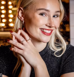 Stella örhängen i guld/klarglas