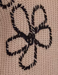 Tess mysig ull tröja med blom broderat