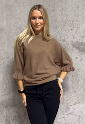 Stickad tröja Ebba nougat med pingvin ärm