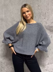 Stickad tröja Ebba grå med pingvin ärm