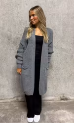 Nova stickad cardigan med fickor grå
