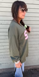 Soho collegetröja militärgrön med ros print