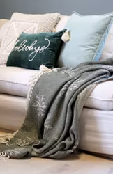 Pläd i olivgrön med vita iskristaller