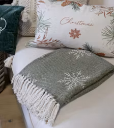 Pläd i olivgrön med vita iskristaller