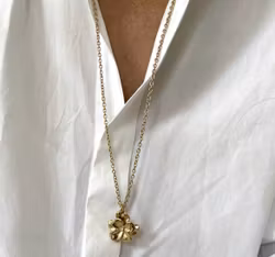 Lilly långt halsband i guld