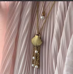 Marbella långt halsband med snäcka och fringe