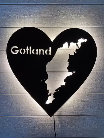 Vägglampa GOTLAND i våra hjärtan med vit belysning