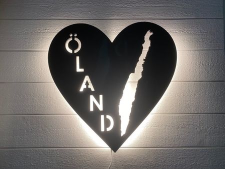 Vägglampa ÖLAND i våra hjärtan med vit belysning