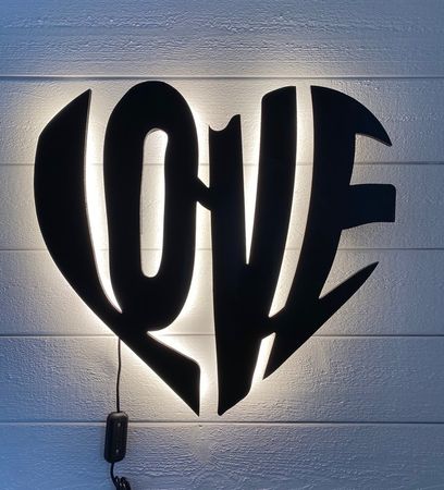 Kopia Vägglampa Love