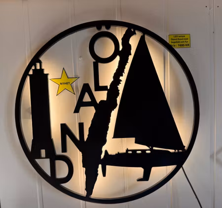 Vägglampa ÖLAND rund med segelbåt & fyr