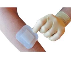 Självhäftande förband med kompress 6 x 7 cm 100-pack
