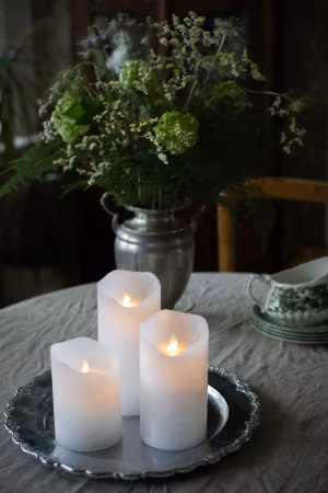 Elvira Ledjus vit timer 4/8  levande låga 8*14,2 cm