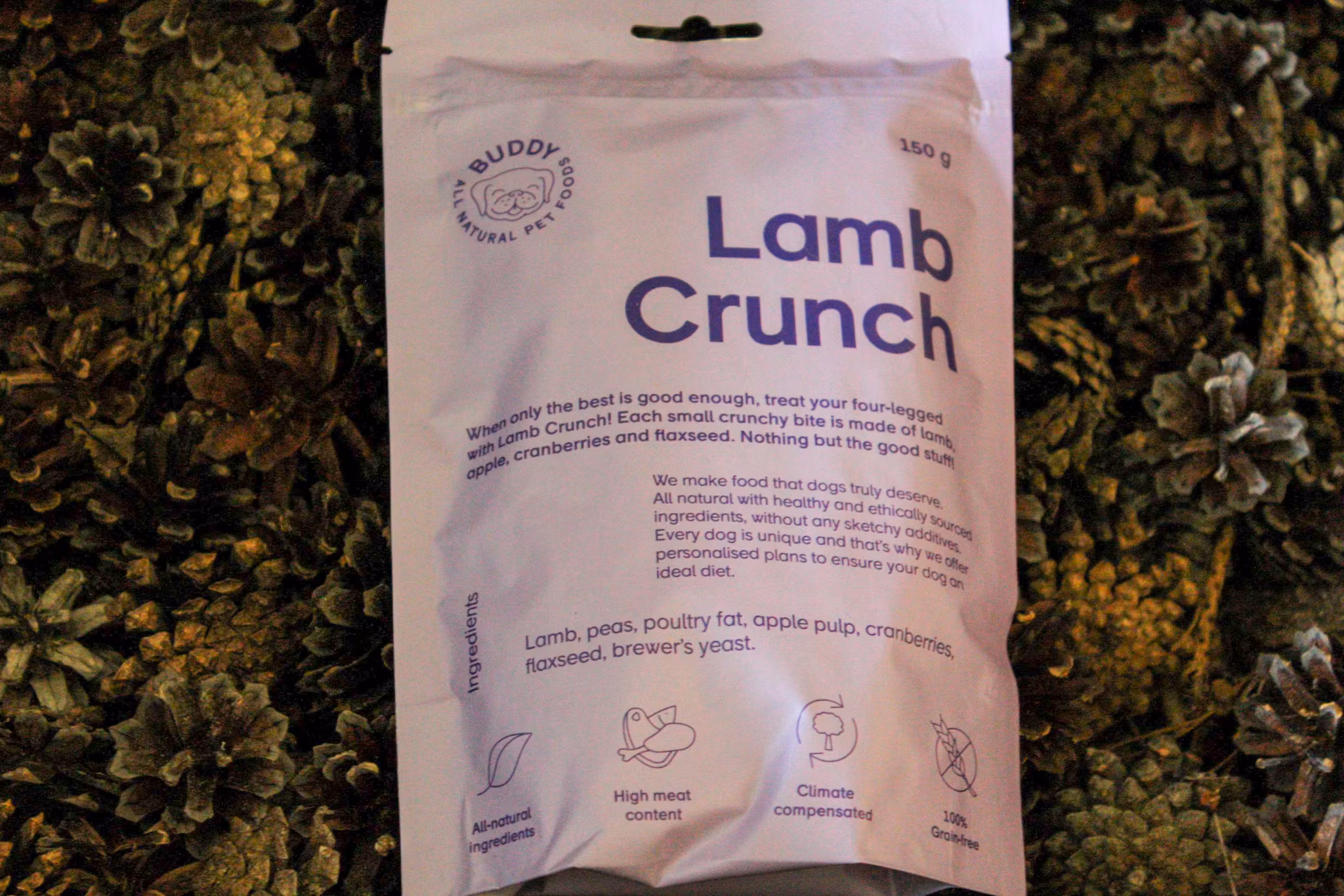Knapriga lammbitar med tranbär och grönsaker, 55% kött, 45% bär och grönsaker. 150gr.