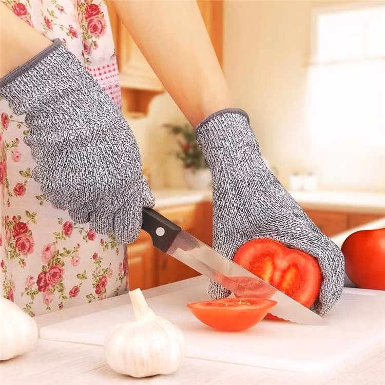 Skärskyddshandske som skyddar mot skärsår